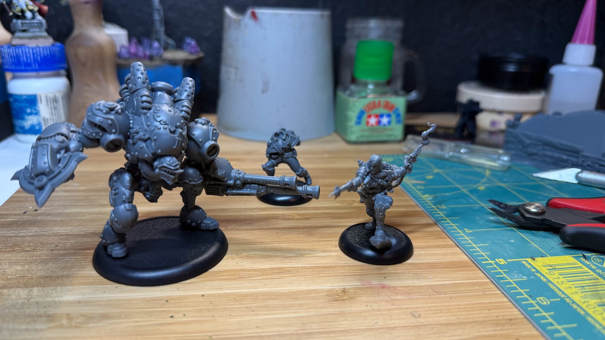 A photo of completed models for Warmachine 2 player starter set