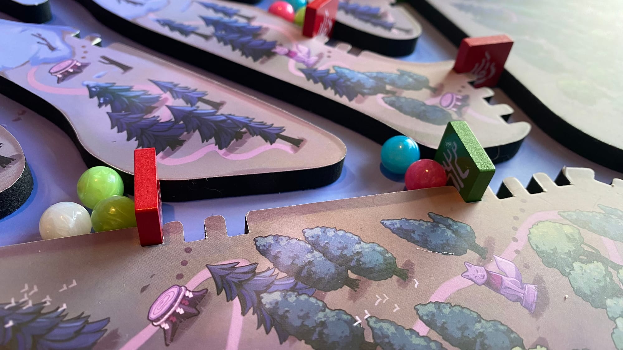 A close-up of pearls being caught by player tokens