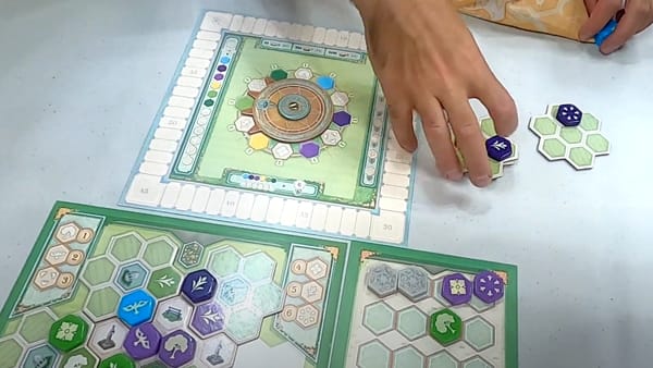 Azul: Queen’s Garden proves that it may not be easy being green, but it sure is fun