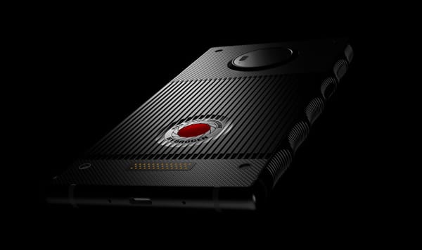 Holographic gameplay on the go — A first look at the RED Hydrogen One phone